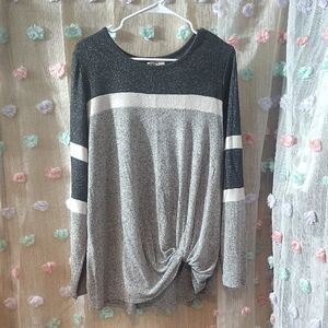 Colorblock Knot-Front Long Sleeve Tee - Black & Gray